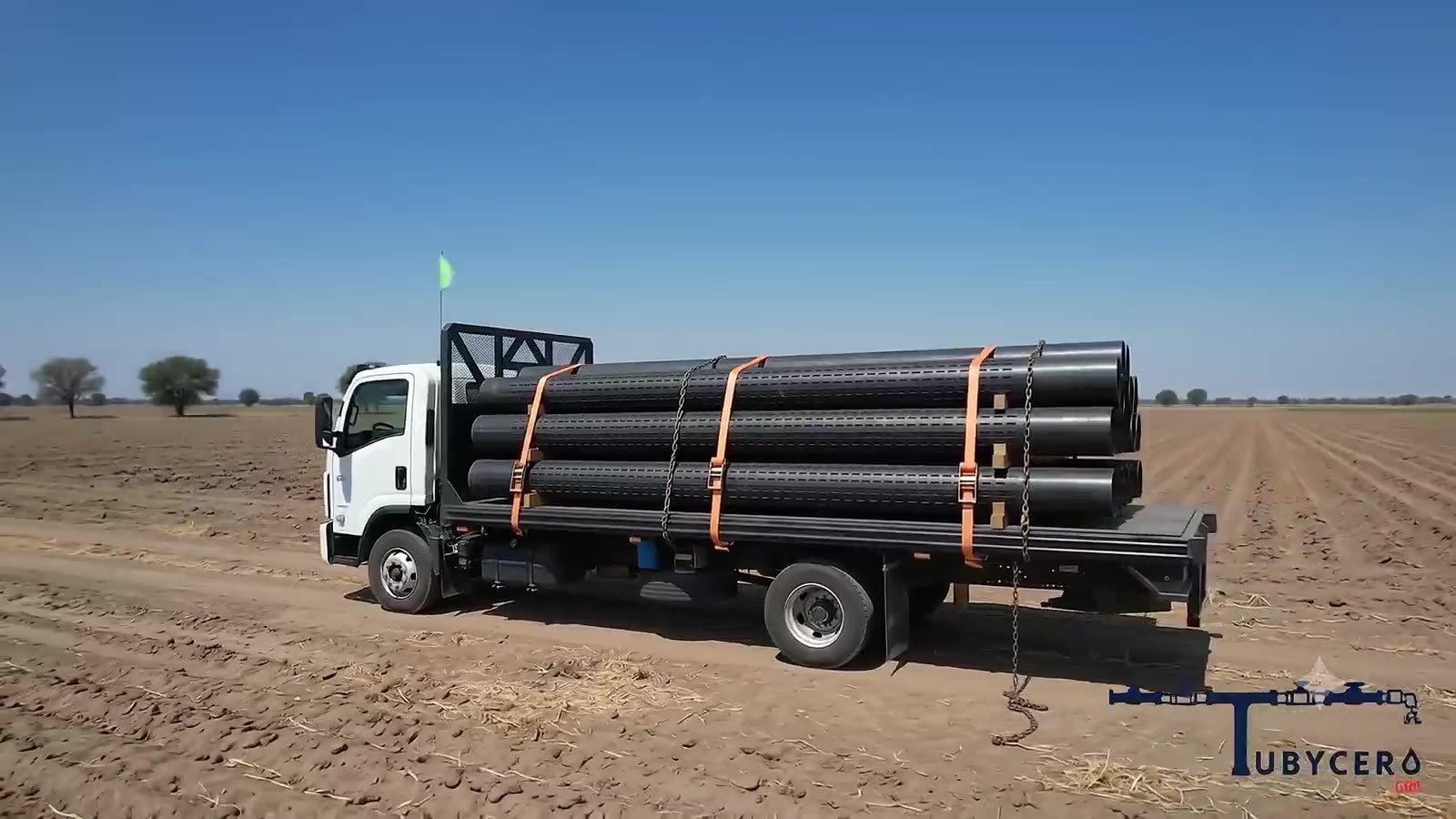 Entrega de tubería en campo de cultivo
